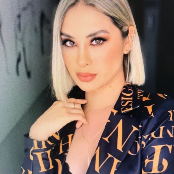 Meet your Posher, Erica - Picture 1 of 1